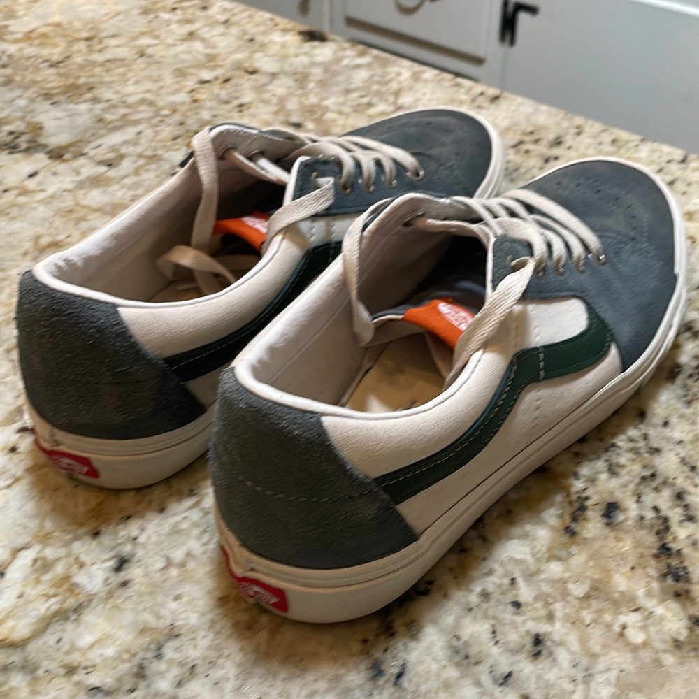 Vans - Picture 4 of 5